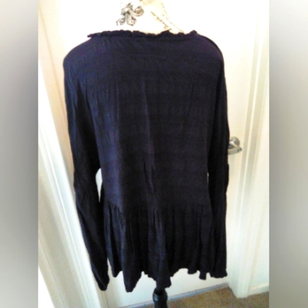 Bohemian flowy black top - Picture 2 of 2